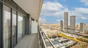 Canary Wharf Luxury 3BR Skyline Residence - Image 4