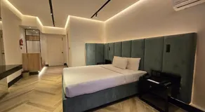 City Hotel - Image 2