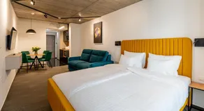 Noir Hotel - Image 2