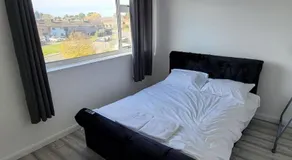Newly refurbished 3 bedroom flat - Image 5