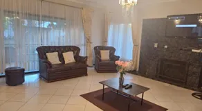 Ashley's 6 Bedroomed Guest House - Image 4