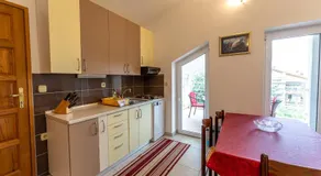 Charmant appartement entièrement équipé avec terrasse | Vue jardin | Proche de la plage - Image 4