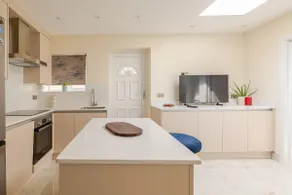 2 Bed Annexe in Surrey/Egham/near Heathrow/Windsor - Image 4