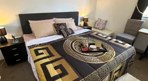 City at Your Doorstep, Close to all transports, king bed, great feedback - Image 3