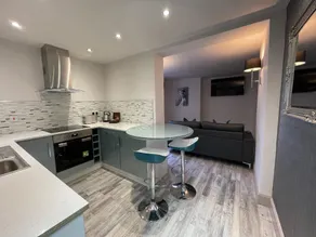 Apartment 19 - Image 3
