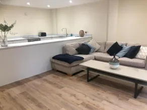 Newly Refurbished house - City Centre with Parking - Image 2