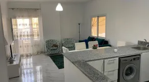 شقه فندقيه 3 غرف حمامين و مطبخ و حديقه خاصه امام الجامعه الامريكيه و مول point 90 - Image 4