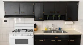 Location! Location! 2bd 1bth spacious apartment! - Image 5
