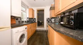 Oakmont Living 2BR Apartment - Image 5