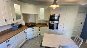 Bittern Lodge Homestay with Free Parking & Parking for cruise available, Full access to kitchen in Southampton - Image 3
