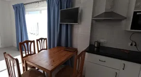 Appartement avec barbecue et jardin | Vue plage | Parfait pour le travail à distance - Image 4