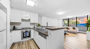 Spacious 3BR Apt with Parking Walk to ICC & Darling Harbour & CBD & Chinatown - Image 4