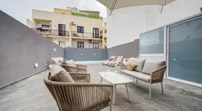 Central Oasis - Private Pool & Lounge Area - Image 5