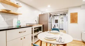 SUNNY, SERENE & CENTRALLY-Located STUDIO *PRIVACY *COMFORT *5-STARS - Image 3