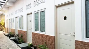 Bu Sepuh GuestHouse - Image 4