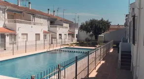 Bungalow with a pool and a terrace - Image 4
