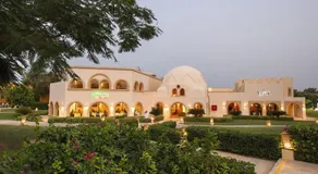 Apartamento con jardín, barbacoa y piscina | Vistas al jardín - Image 3