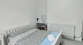 Double Room in Winton - Image 2
