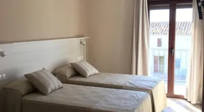 Hostal Los Encinares - Image 2