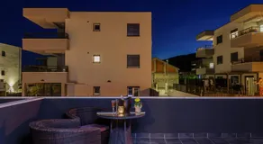 Vila White - Image 3
