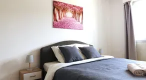 Appartement avec 2 chambres et parking privé - Image 2