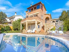 Villa in Aiguaviva Park with Private Pool - Image 4