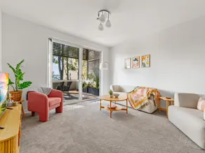 Bed Harbourside Home with Views in Fab Location - Image 3