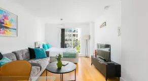 City 2BR Near Thames & Bank - Image 5