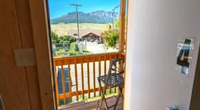 Yellowstone's Treasure Cabins - Image 5