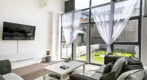 City Stay • 3 Ensuites • SunTerrace • Free Parking Pass the Keys - Image 2