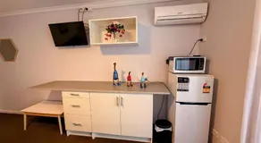 Mandurah Coastal Studio - Pool Outlook - Image 2