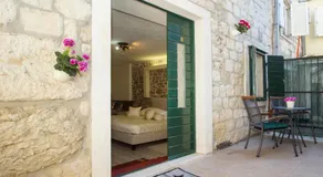 Authentic Luxury Rooms - Image 3