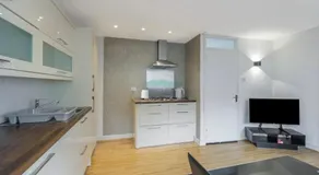 Free Parking | 3 Bedrooms | Sleeps 7 | Airport - Image 2