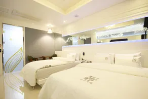 Dom Hotel - Image 2
