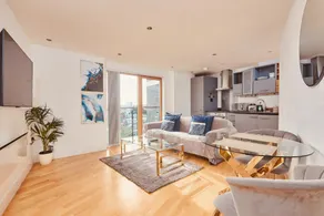 Leeds Dock Apartment - Image 2