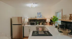 Dream On – Style & Comfort Near Historic Downtown - Image 5