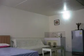 Charmante chambre chez l'habitant adaptée aux familles avec jardin | Vue ville - Image 5