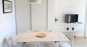 Exquisito apartamento con jardín, terraza y piscina climatizada | Vistas al agua - Image 5