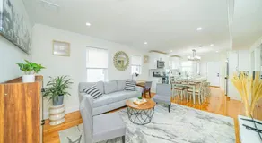 Bright & Spacious 4BR & 2BA Boston Apt - Bathtub, Free Parking near Red Line 802 - Image 4