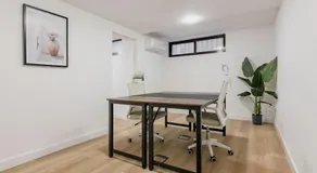Square Rooms by Charming, cerca del aeropuerto y con un pequeño gimnasio - Image 4