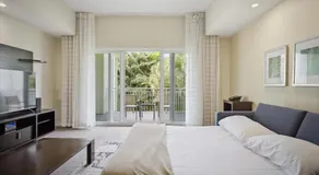 Spacious 1BR Loft Villa - Pool Golf - Doral Downtown - Image 2