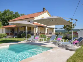 Spacious Holiday Home in Vire-sur-Lot with Swimming Pool - Image 1