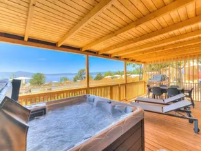 Tasha Premium Mobile Home with Terrace and Hot Tub - Image 4