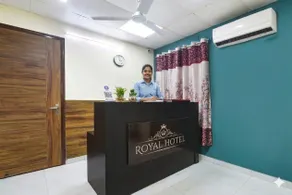 Royal Hotel - Image 4