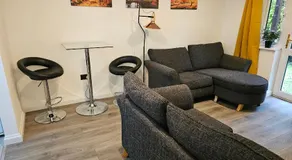 1 bed modern flat - Image 2