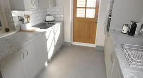 Corner Cottage - Image 4