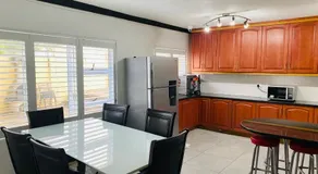 West Beach Queens and Kings Guest House - Image 2