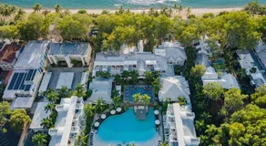 Oceanfront Penthouse Apartment Beach Club Palm Cove - Image 5
