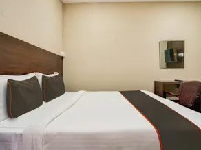 Super Collection O PNR COMFORT KHAIRATABAD - Image 3