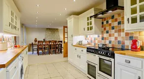 5 Bed in Glastonbury oc-91657 - Image 3